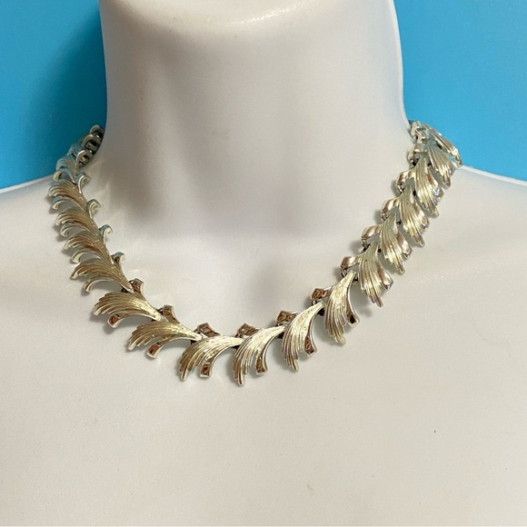 Vintage CORO Silver Tone Choker Style Necklace - Picture 6 of 9
